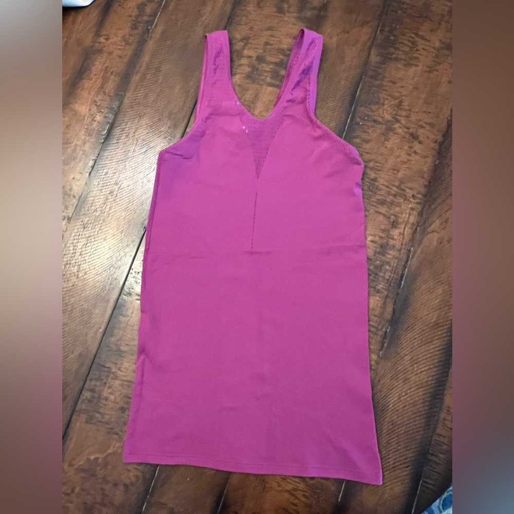 Lululemon women’s medium pink tank.